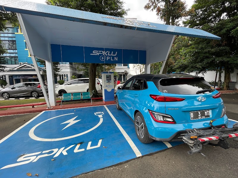 Pengisian mobil listrik (SPKLU) terdekat di Bandung